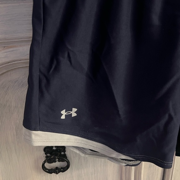 Women’s Under Armour Navy & Grey Loose Running Play Up Shorts - Picture 4 of 6